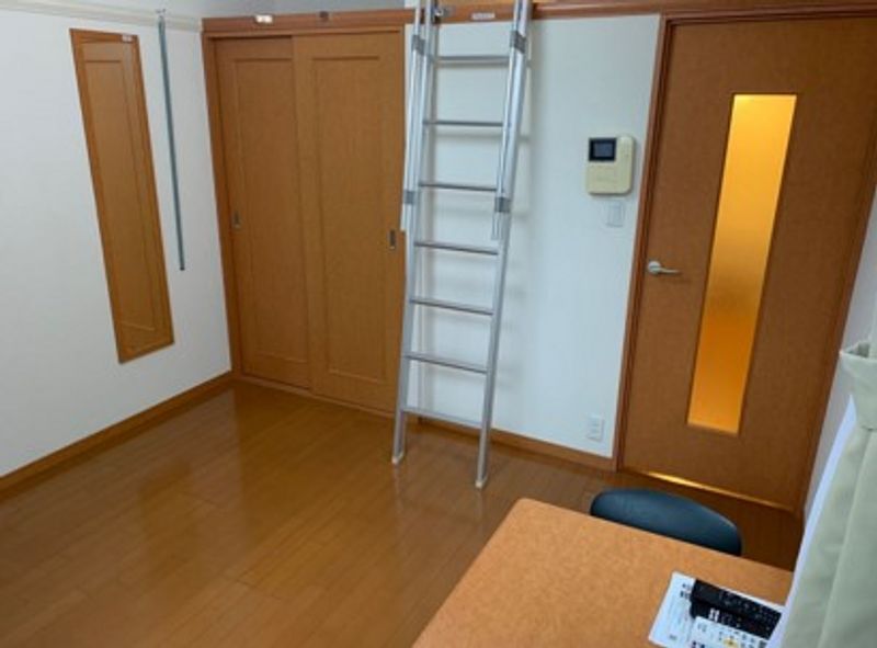 レオパレスエルパセオⅢ 居間