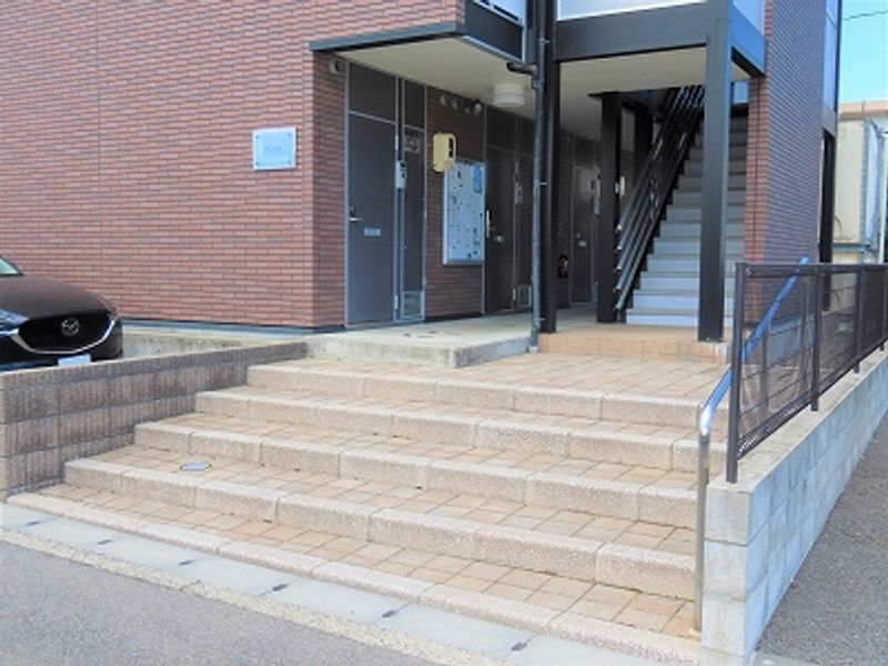 レオパレスアップル エントランス