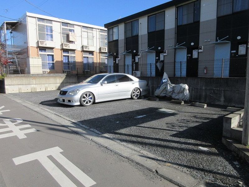 レオパレスＵＲＢＡＮ−ＨＩＬＬＳ 駐車場