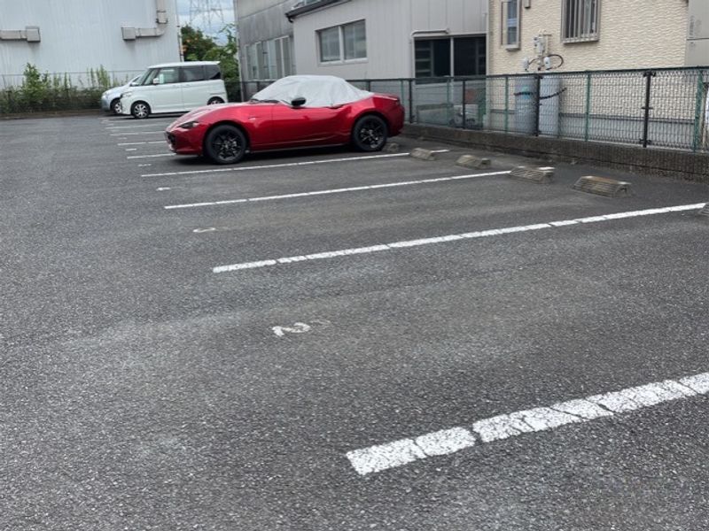 レオパレスラッフィナート 駐車場