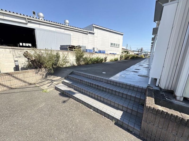 レオパレス三丁田 エントランス