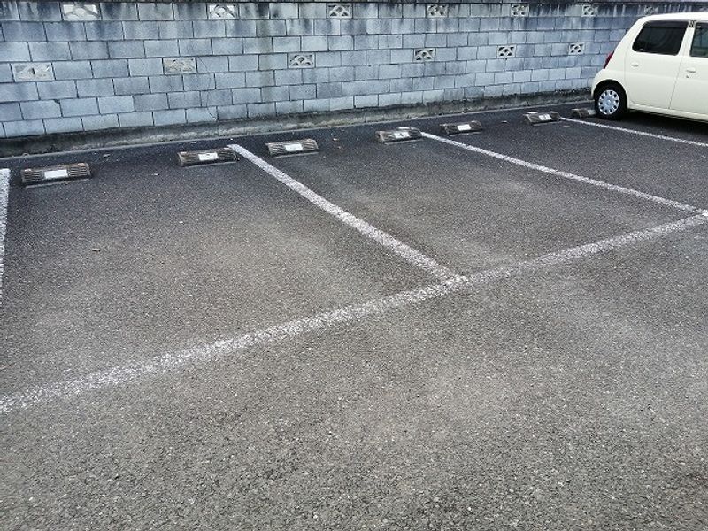 レオパレスドルチェ 駐車場