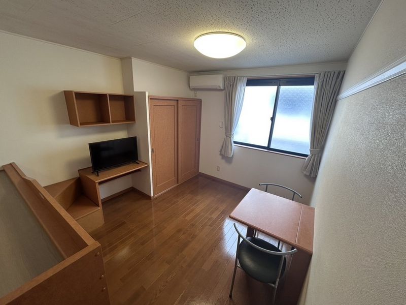 レオパレス花 居間