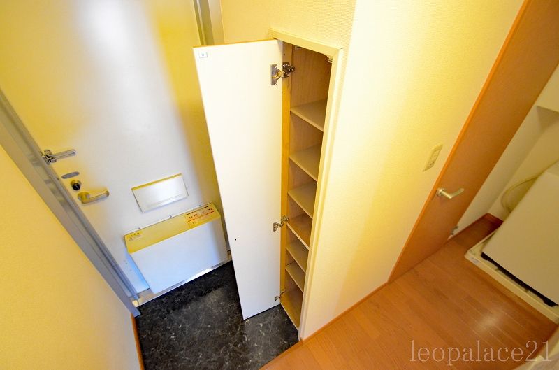 レオパレスベルハイム笠山 玄関
