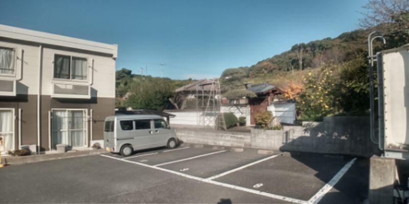 レオパレスフカサカ南 駐車場