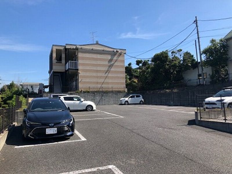 レオパレスＫＥＩ５ 駐車場
