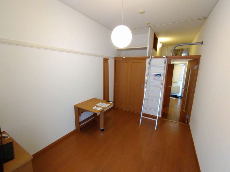 レオパレスコート 居間