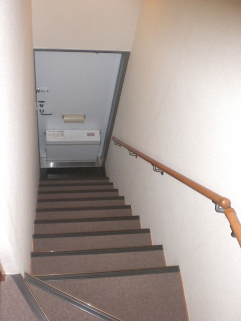 レオパレスＬｕｍｉｅｒｅ元町 玄関