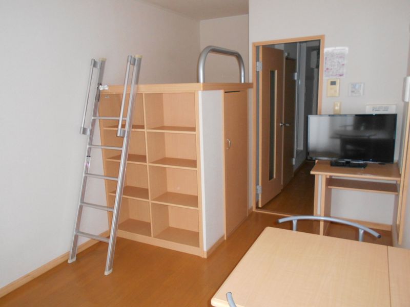 レオパレスソレイユⅢ 居間