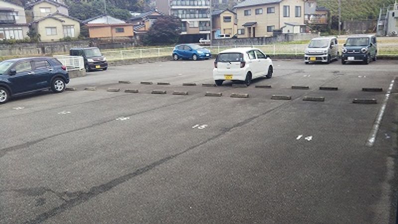 レオパレス犀川２００６ 駐車場