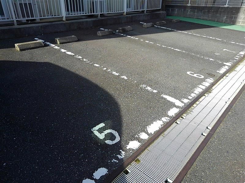 レオパレスヴィラ銚子 駐車場
