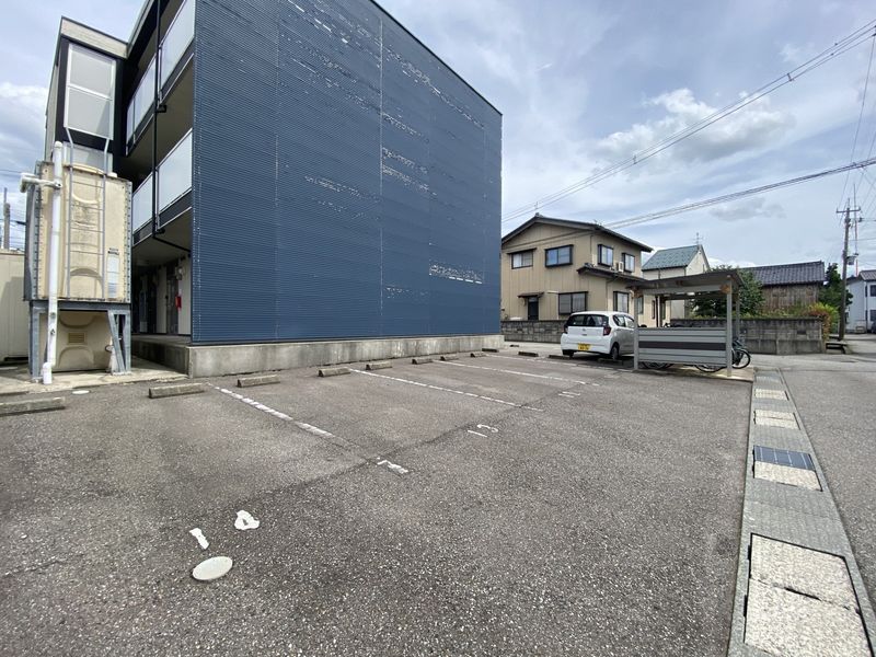 レオパレスＡ 駐車場