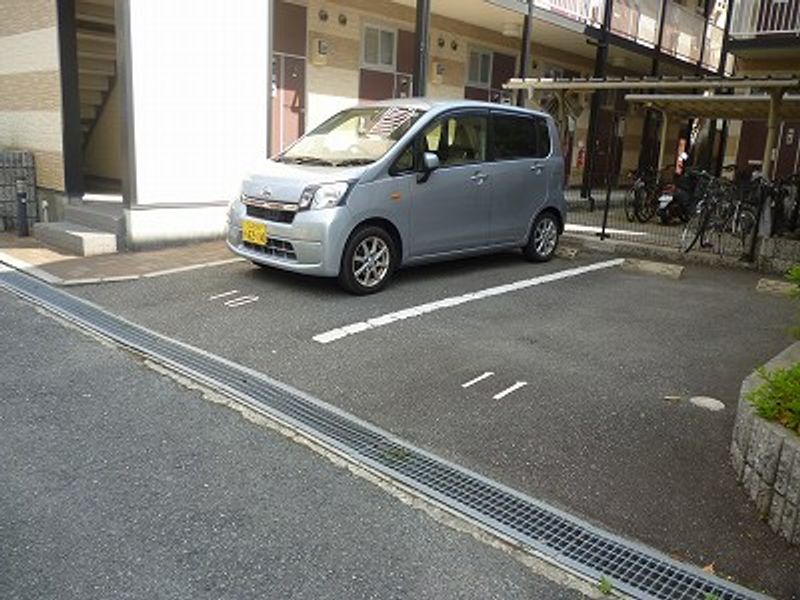 レオパレス神屋Ⅰ 駐車場