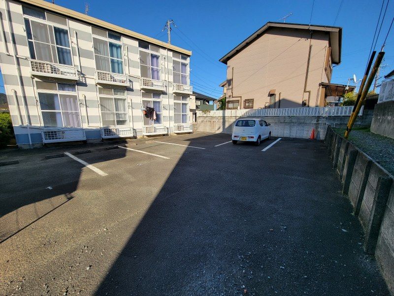 レオパレス花月 駐車場