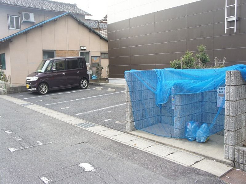 レオパレス２５８ 駐車場