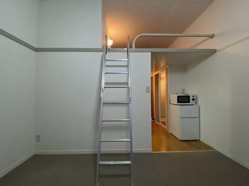 レオパレス八日市 寝室