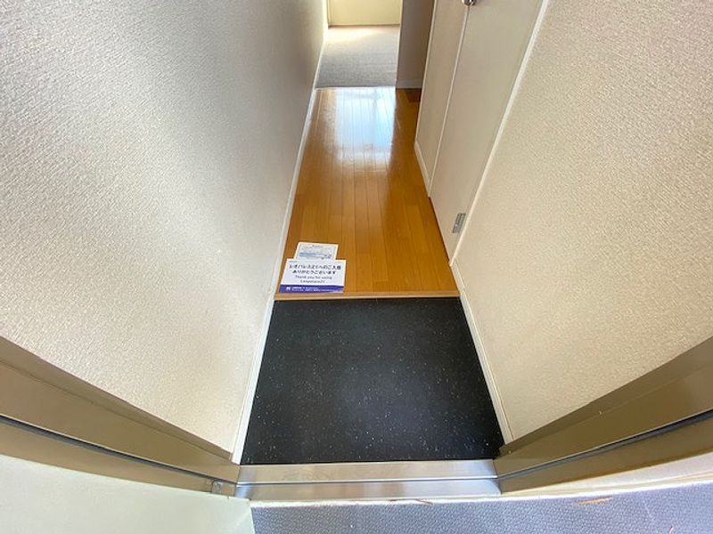 レオパレスパールライト 玄関