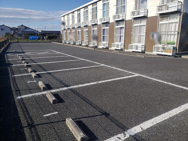 レオパレスしょうぶ 駐車場