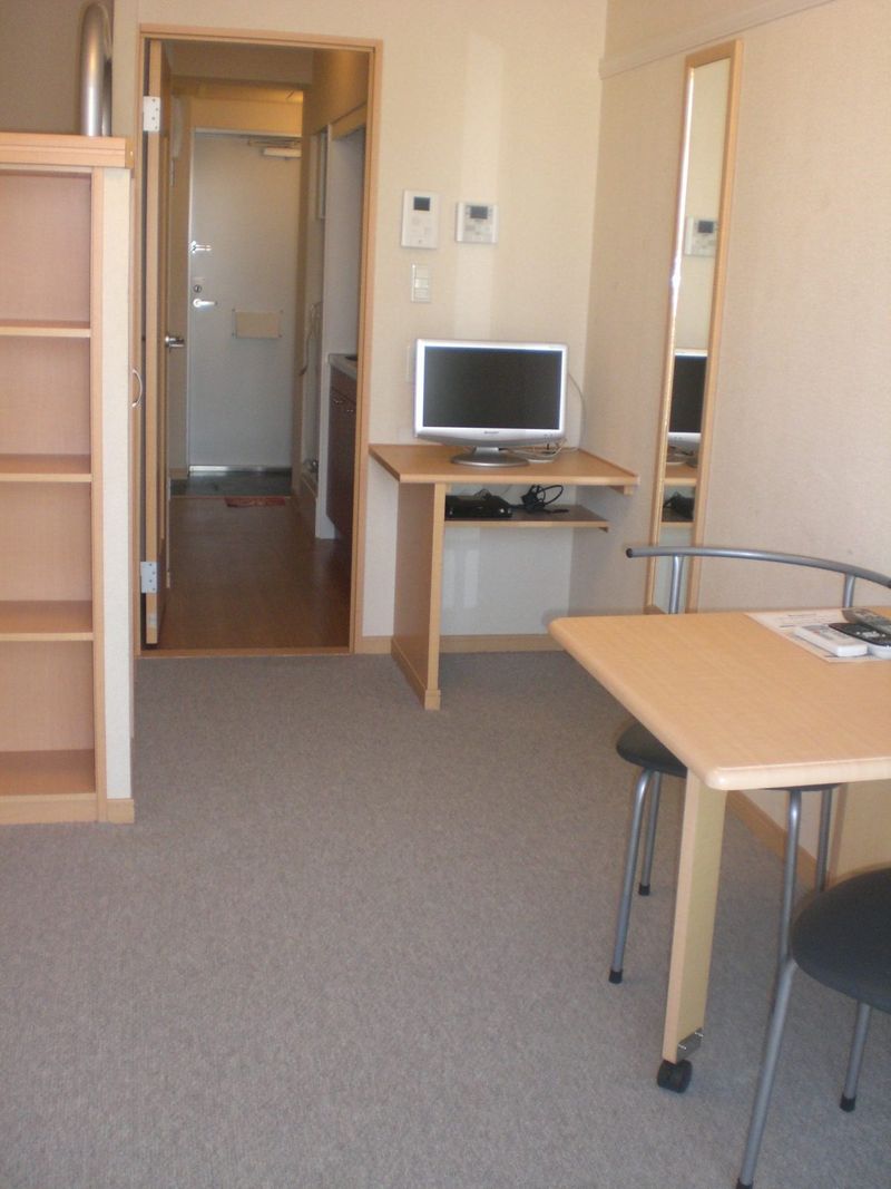 レオパレス伸光 居間