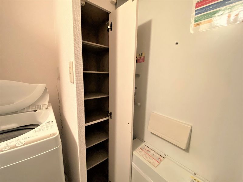 レオパレス駒 玄関