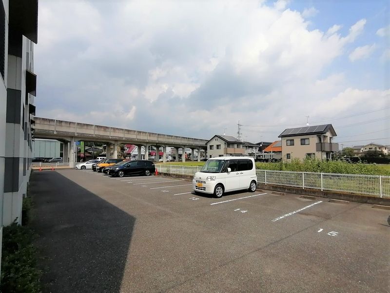 レオパレスｇｒａｃｅ 駐車場