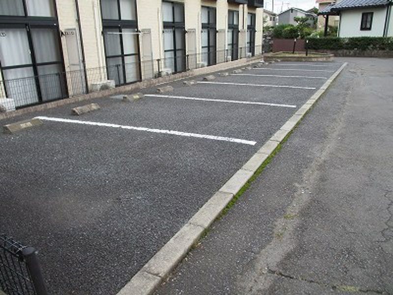 レオパレスオルテ 駐車場