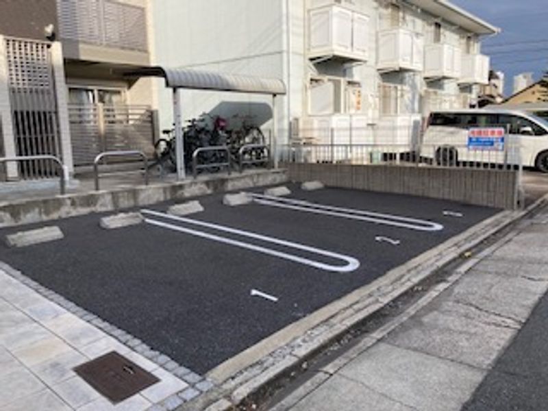 クレイノＫＯＷＡ 駐車場