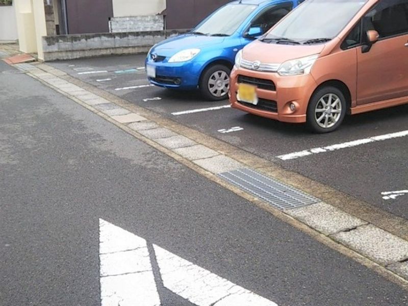 レオパレスよほろ 駐車場