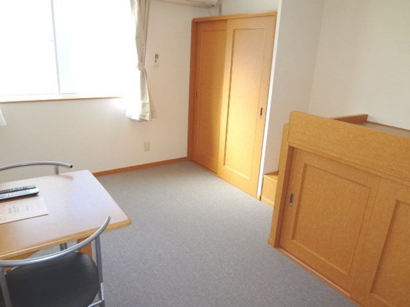 レオパレス舟入 寝室