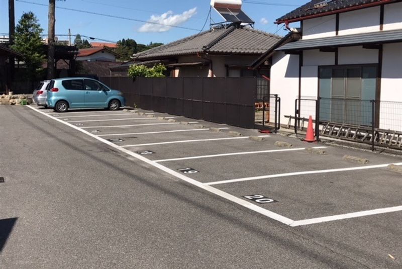 レオパレスルーブ　かなえ 駐車場
