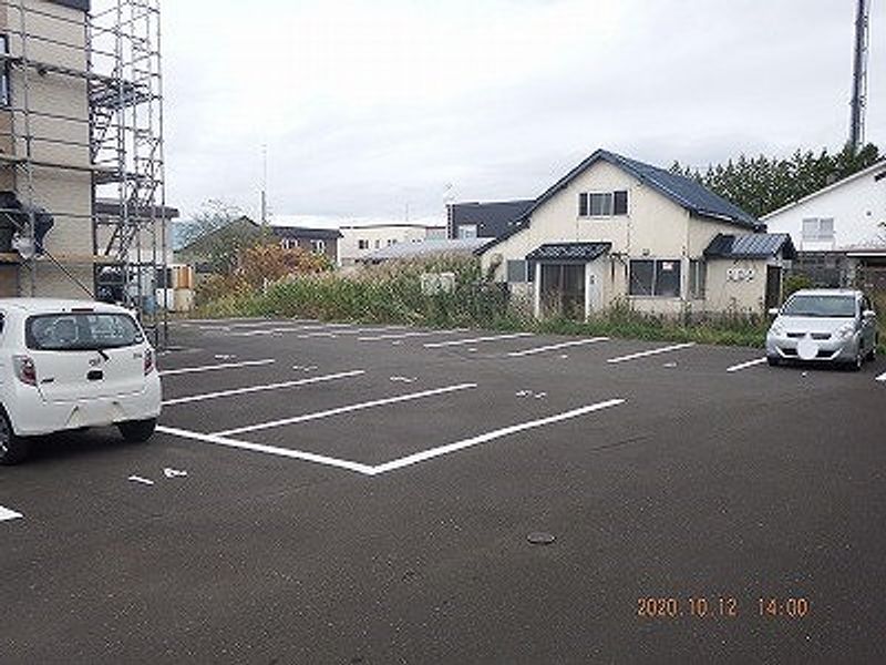 レオパレスヴェルデュール 駐車場