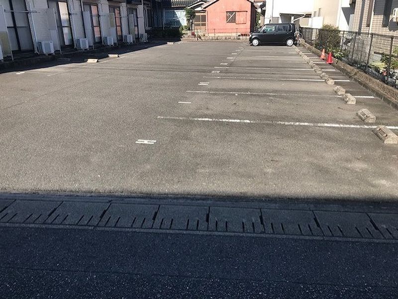 レオパレスコパン 駐車場