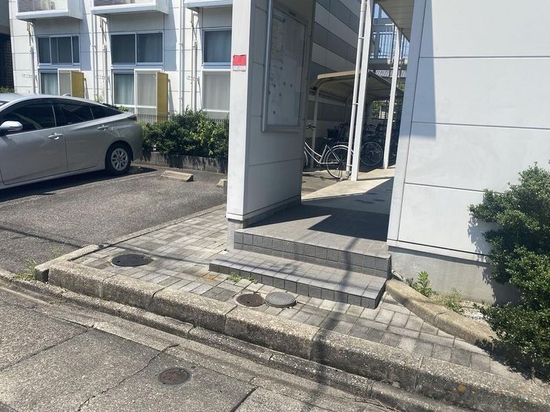 レオパレス愛和 エントランス