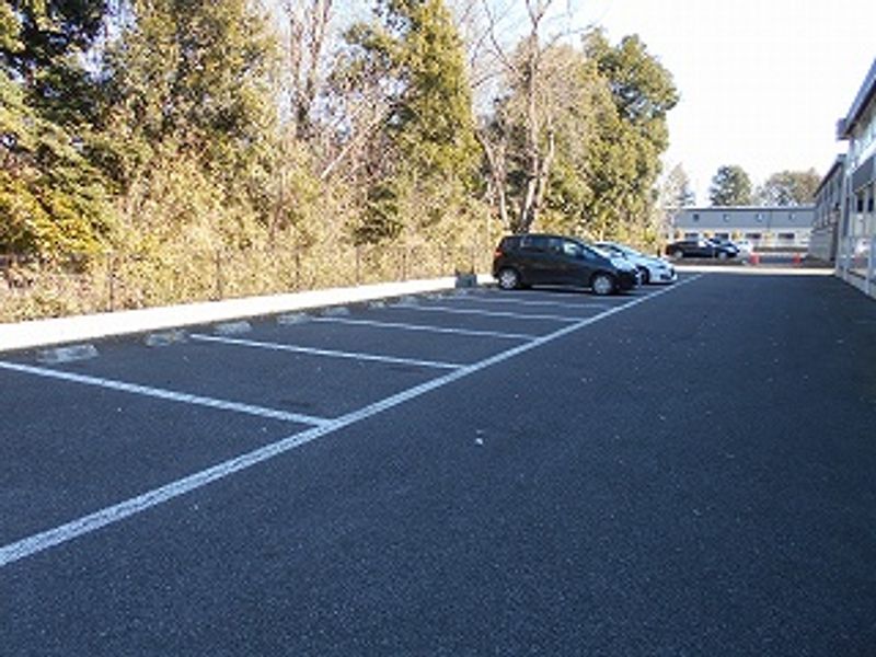 レオネクスト松原第三 駐車場