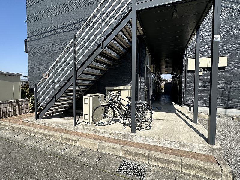 レオパレスサンフラワー エントランス