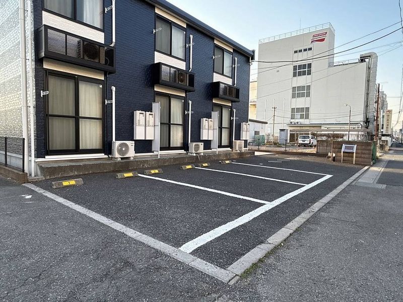 レオパレスフリーダ 駐車場
