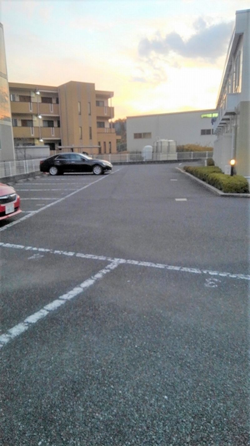レオパレスピーチ 駐車場