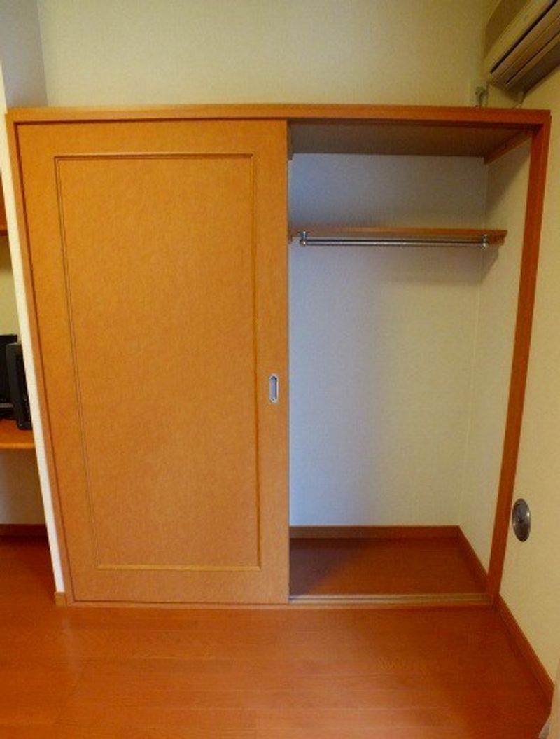 レオパレスホークヒルズ 収納
