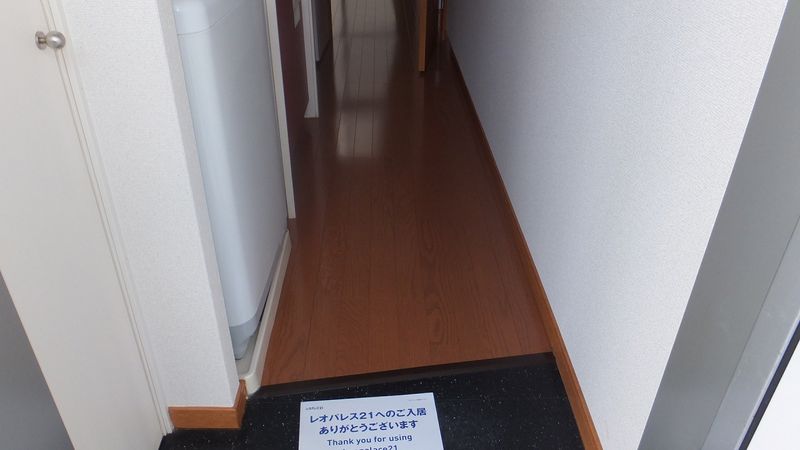 レオパレス未来 玄関