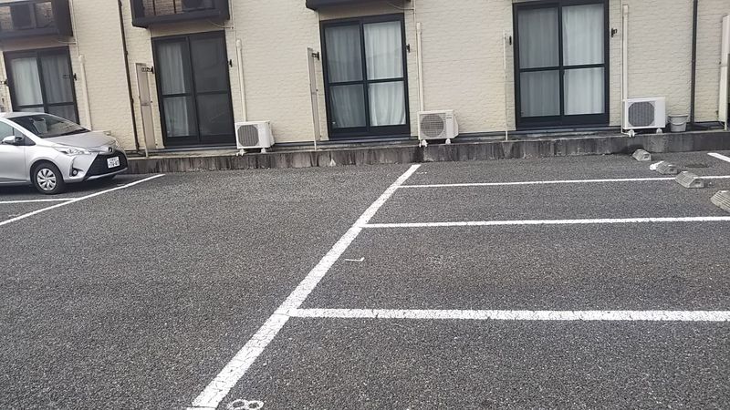 レオパレスパムグラネット 駐車場