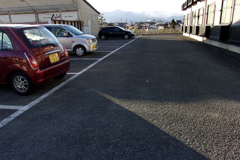 レオパレスＥＬＥＧＡＮＴⅡ 駐車場