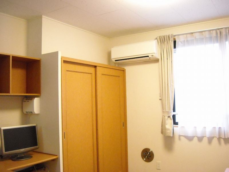 レオパレスＲＵＨＥＮ　ＨＥＩＭ 居間