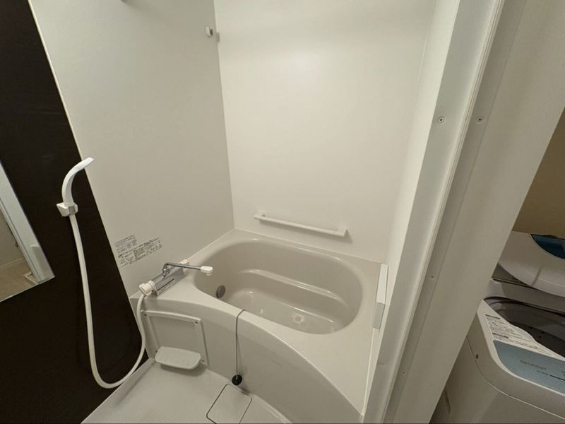 MIRANDA Myrtille Bathroom