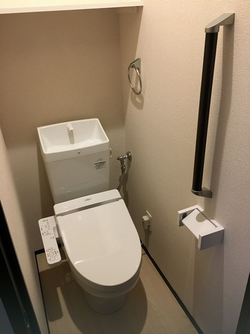 CLEINO Dwell Okubo A Toilet