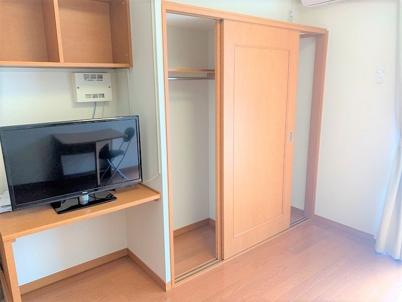 レオパレスラーク 収納