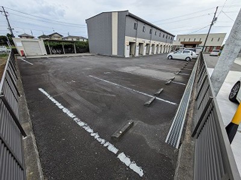 レオパレスうめ　Ⅱ 駐車場