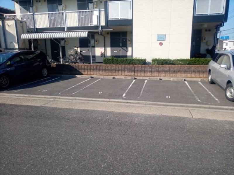 レオパレス南野 駐車場