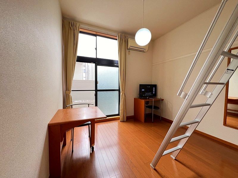 レオパレス清美 居間