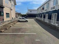 レオパレスブルースカイ 駐車場