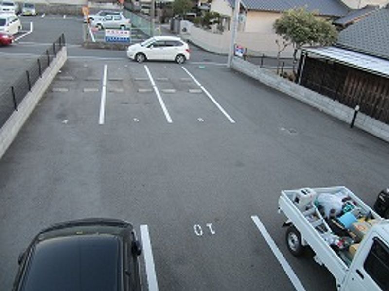 レオパレスゾネグランツ 駐車場